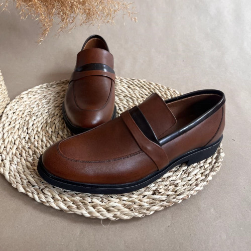 کفش مردانه کالج چرم طبیعی اصل مدل ویستا رنگ قهوه ای سایز 40تا44